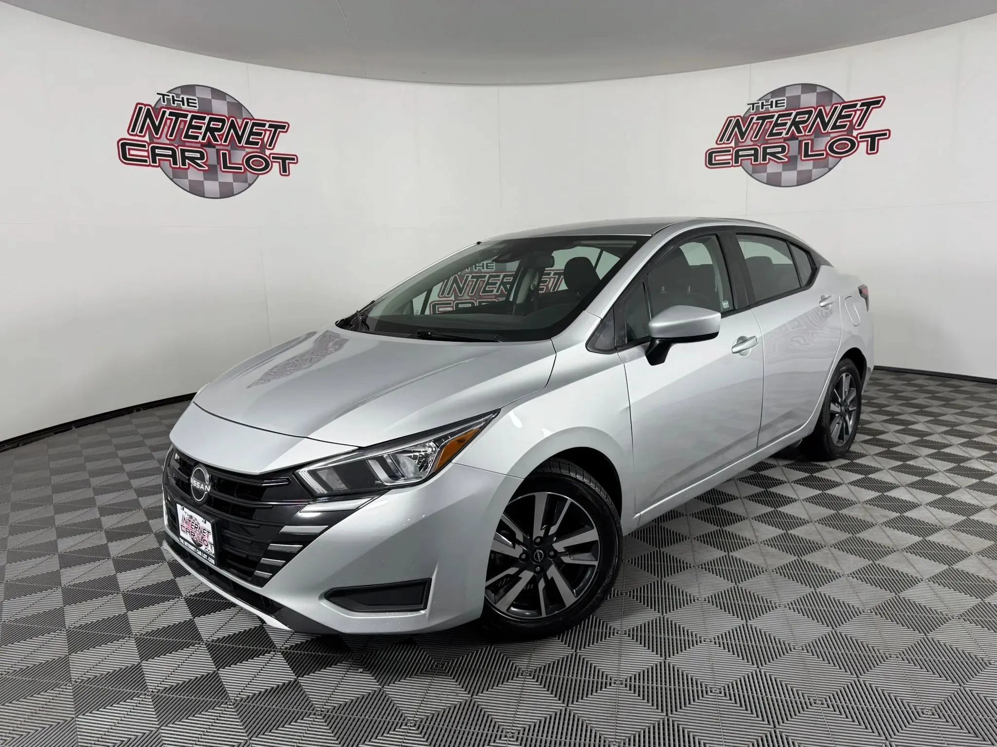 Used 2024 Nissan Versa SV FWD image 1