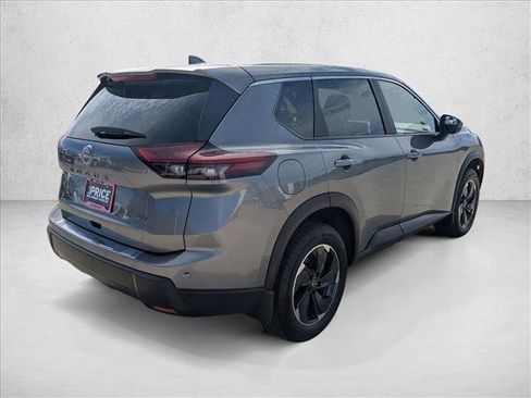 Used 2024 Nissan Rogue SV image 5