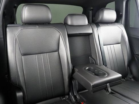 Used 2024 Volkswagen Tiguan SE R-Line FWD image 17