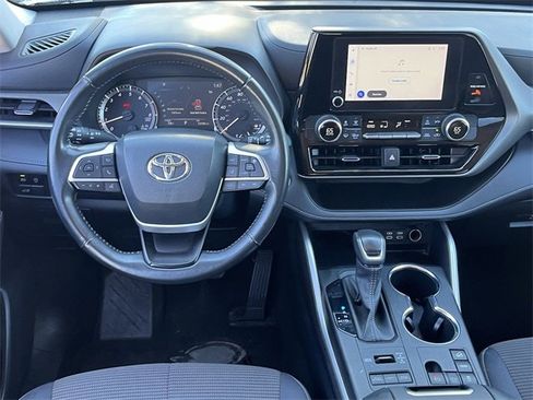 Used 2023 Toyota Highlander LE image 12