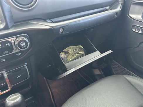 Used 2021 Jeep Gladiator Willys image 28