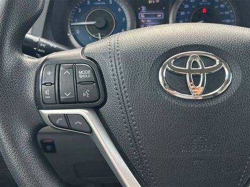 Used 2018 Toyota Sienna LE image 27
