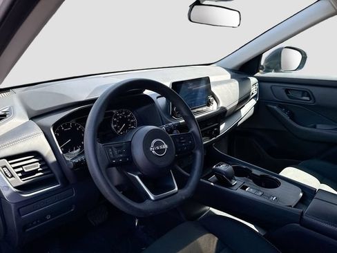 Used 2024 Nissan Rogue S FWD image 9
