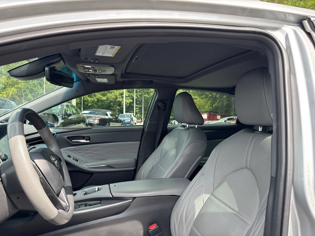 Used 2021 Toyota Avalon Limited w/ Advanced Safety Package FWD image 6