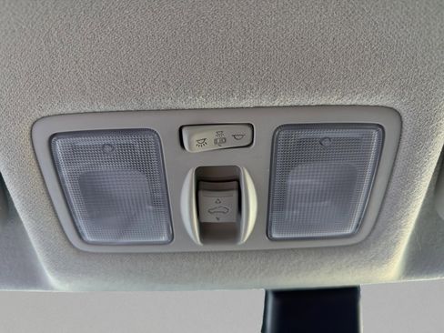 Used 2024 Hyundai Venue SEL image 24