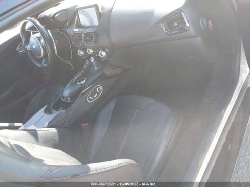 Used 2019 Aston Martin V8 Vantage Coupe image 21