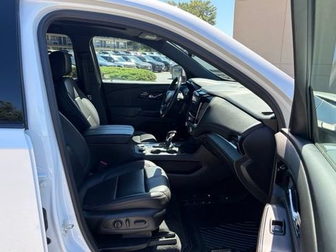 Used 2023 Chevrolet Traverse RS AWD/4WD image 27