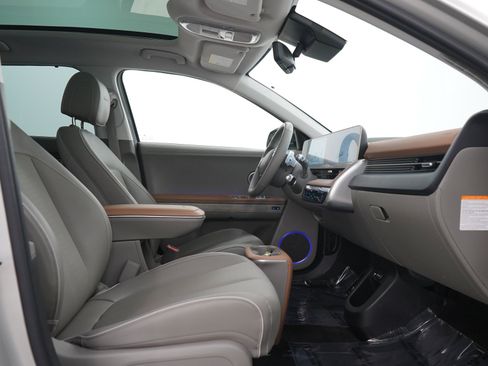 Certified 2024 Hyundai Ioniq 5 Limited AWD/4WD image 11