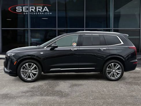 Used 2021 Cadillac XT6 Premium Luxury AWD/4WD image 2