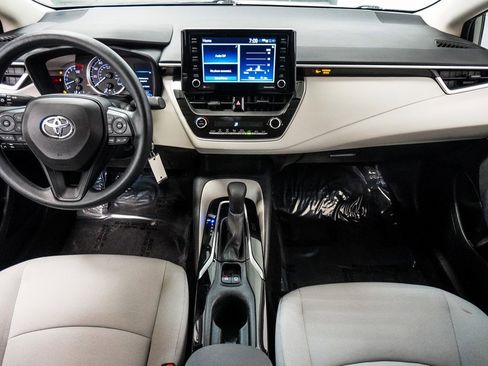 Used 2022 Toyota Corolla LE image 11