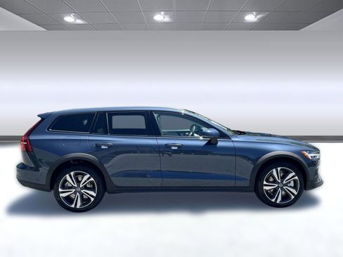 New 2026 Volvo V60 B5 Cross Country Plus w/ Protection Package Premier image 8