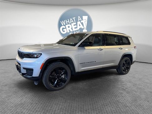 Used 2023 Jeep Grand Cherokee L Altitude image 8