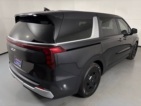 New 2026 Kia Carnival FWD image 8
