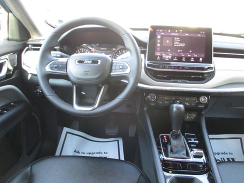 Used 2024 Jeep Compass Limited image 12