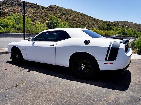 Used 2015 Dodge Challenger R/T Scat Pack w/ Scat Pack Appearance Package RWD image 8