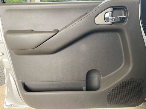 Used 2009 Nissan Frontier SE w/ Power Pkg RWD image 9