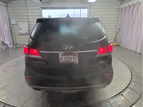 Used 2018 Hyundai Santa Fe SE image 12
