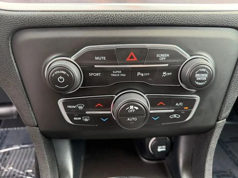 Used 2019 Dodge Charger SXT AWD/4WD image 27
