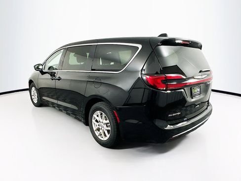 Used 2024 Chrysler Pacifica Touring-L image 5