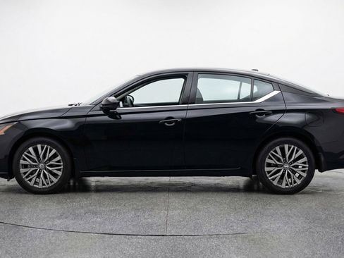Used 2025 Nissan Altima 2.5 SV image 5