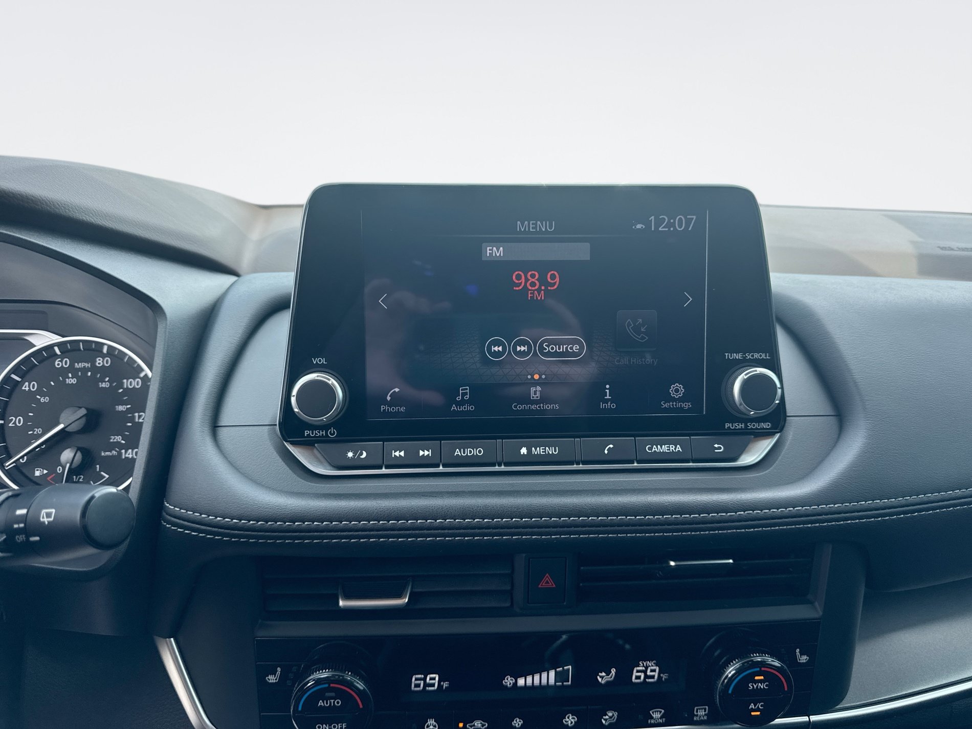 Certified 2023 Nissan Rogue SV w/ SV Premium B Package FWD image 18