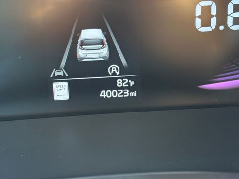 Used 2025 Kia Soul LX w/ LX Technology Package FWD image 38