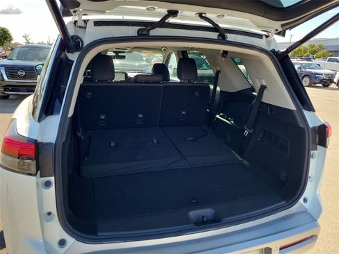 New 2025 Nissan Pathfinder SL w/ Black Appearance Package image 3