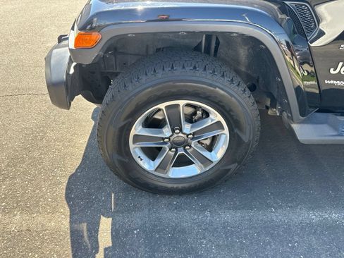 Used 2020 Jeep Wrangler Unlimited Sahara AWD/4WD image 6