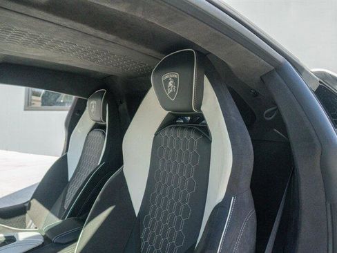 Used 2024 Lamborghini Revuelto image 14
