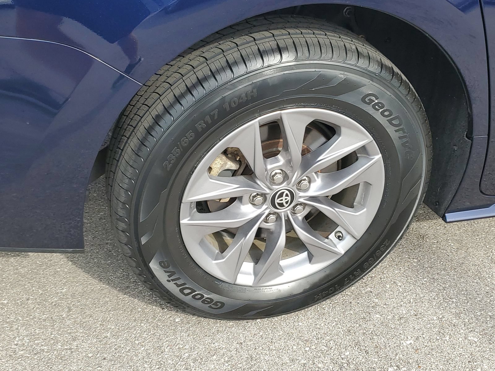 Certified 2024 Toyota Sienna XLE FWD image 6