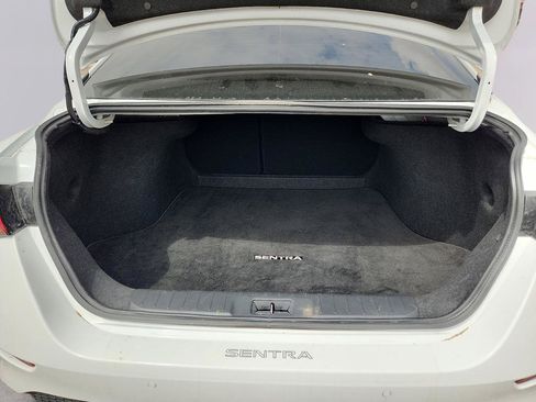 Used 2024 Nissan Sentra SV FWD image 9