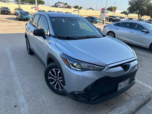 Used 2023 Toyota Corolla Cross AWD Hybrid image 2