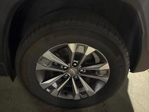 Used 2025 Chevrolet Equinox LT AWD/4WD image 25