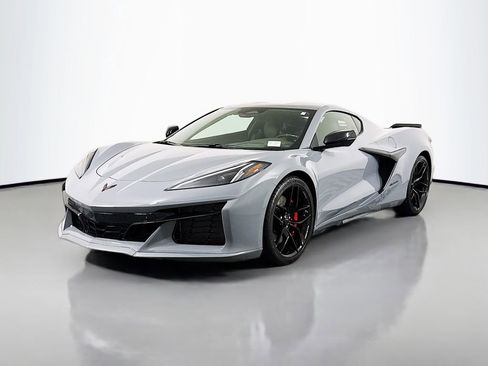 Used 2025 Chevrolet Corvette Z06 image 3