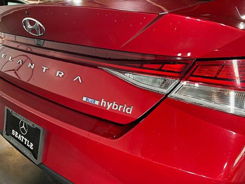 Used 2023 Hyundai Elantra Blue image 14
