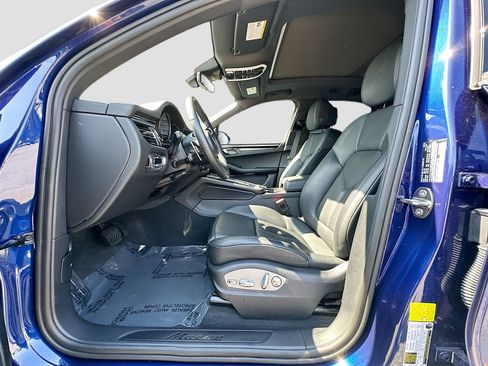 Certified 2026 Porsche Macan AWD/4WD image 5