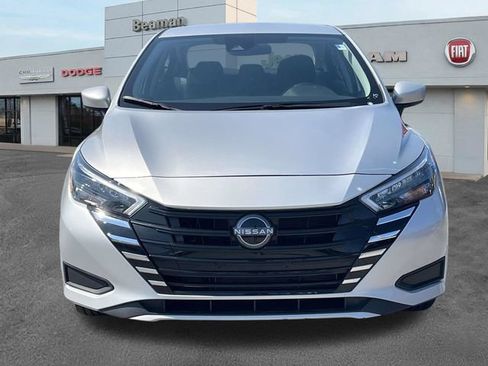 Used 2025 Nissan Versa SV FWD image 2