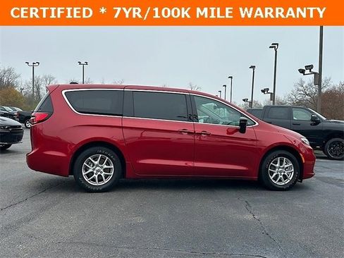 Certified 2024 Chrysler Pacifica Touring-L image 10