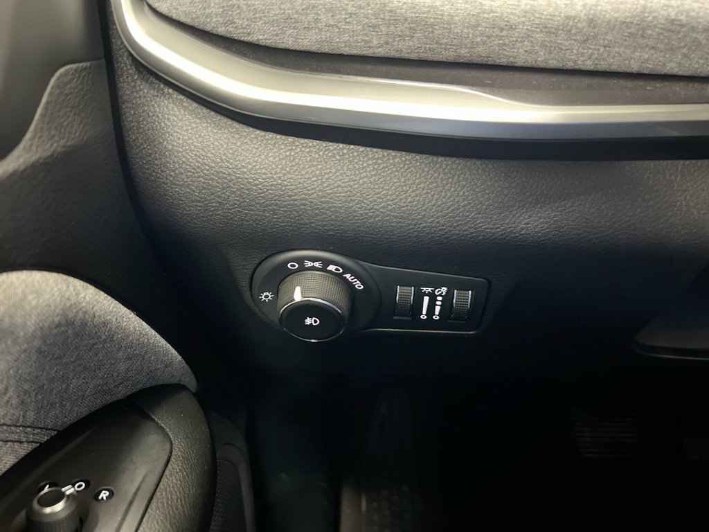 Used 2024 Jeep Compass Latitude AWD/4WD image 18