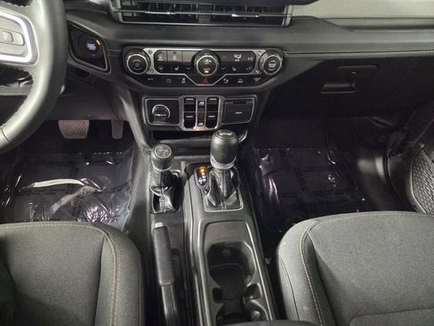 Certified 2025 Jeep Wrangler Sahara w/ Safety Group image 15