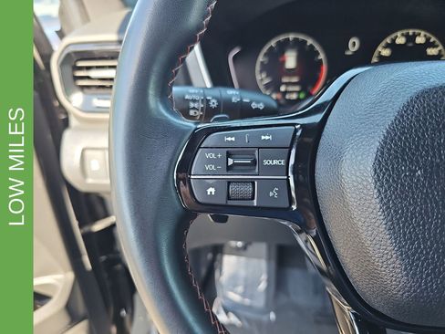 Used 2025 Honda Pilot Sport image 18
