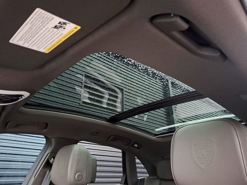 Certified 2023 Porsche Macan image 20