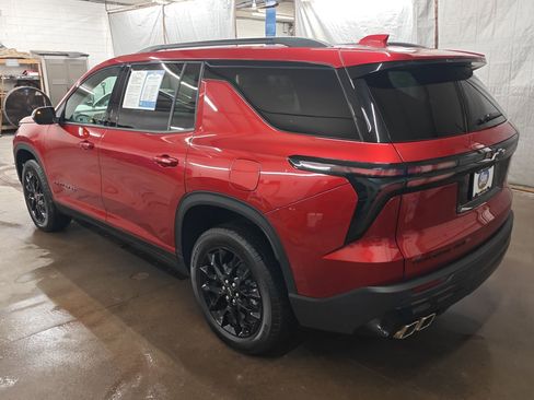 Used 2025 Chevrolet Traverse LT w/ Midnight/Sport Edition image 3