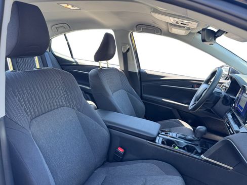 Used 2025 Toyota Camry LE w/ Convenience Package FWD image 15