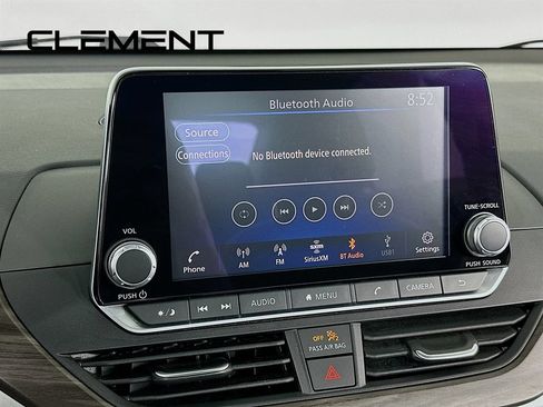 Used 2024 Nissan Altima 2.5 SV FWD image 19