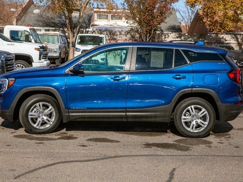 Used 2022 GMC Terrain SLE w/ LPO, Cargo Package image 8