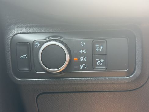 Used 2025 Ford Explorer Active RWD image 31
