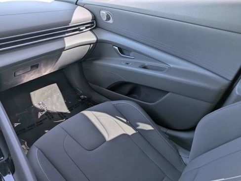 Used 2022 Hyundai Elantra Blue FWD image 15