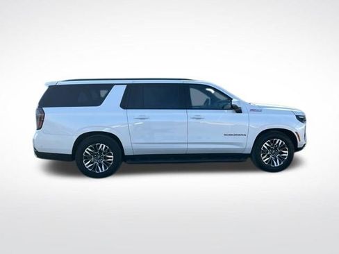 Certified 2025 Chevrolet Suburban Z71 w/ Z71 Off-Road Package image 8