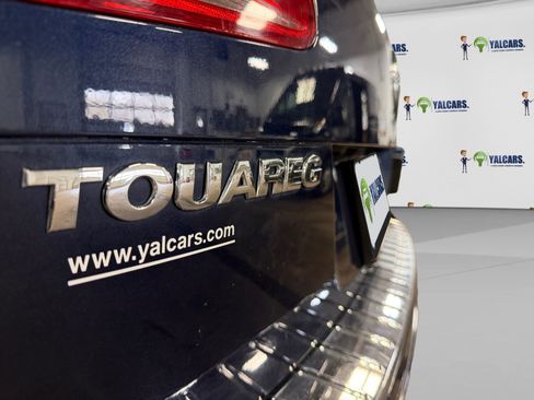 Used 2013 Volkswagen Touareg Sport image 12